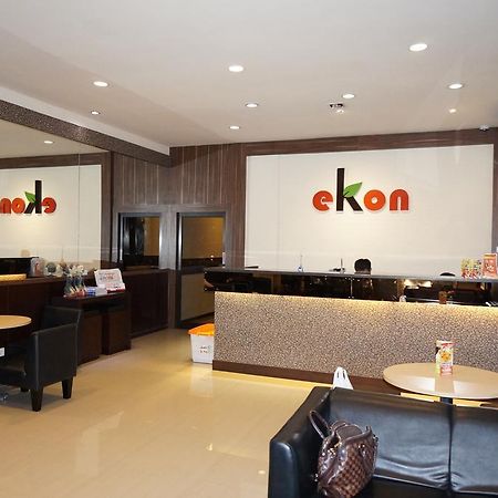 Ekon Hotel Jogjakarta Buitenkant foto