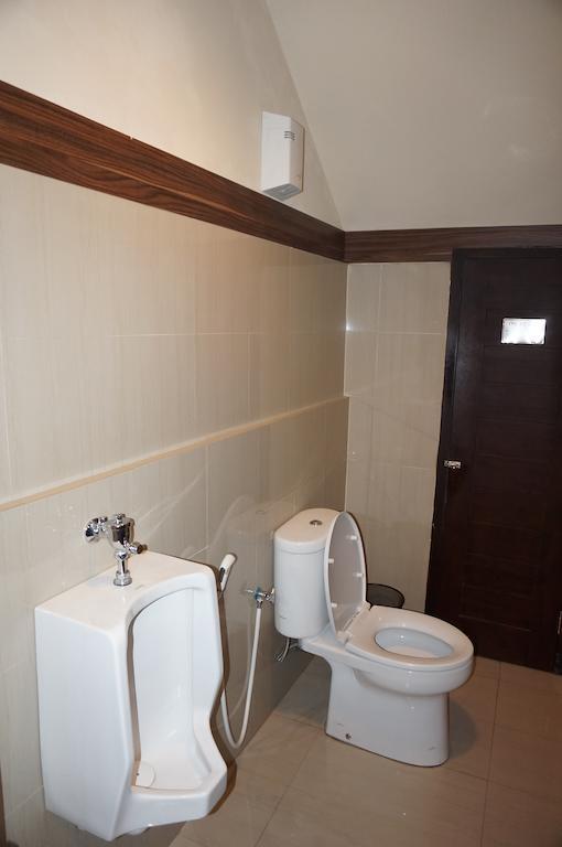Ekon Hotel Jogjakarta Buitenkant foto