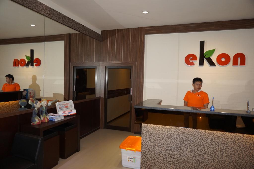 Ekon Hotel Jogjakarta Buitenkant foto