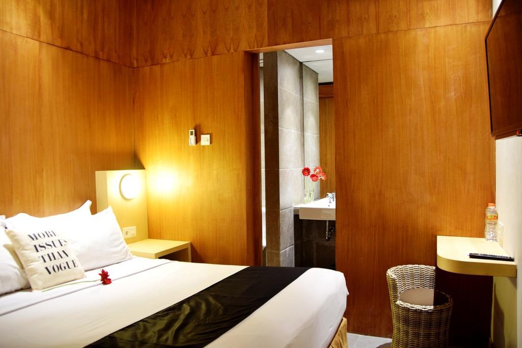 Ekon Hotel Jogjakarta Buitenkant foto